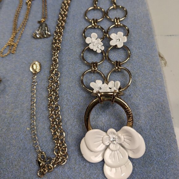 Gold Tone Jewelry Lot Necklaces & Ring 5 Piece Lot - Picture 3 of 9
